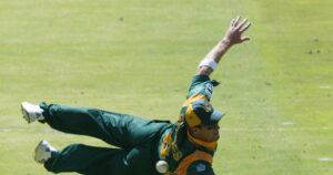 Read more about the article 55 साल के हुए क्रिकेट के सुपरमैन, हवा में उड़कर लपकते थे कैच, ओलंपिक में भी किया देश का प्रतिनिधित्व