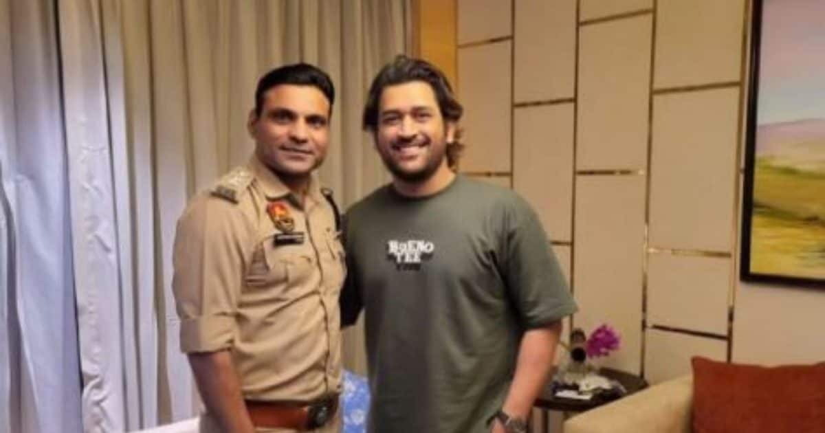 You are currently viewing ऐ यार सुन यारी तेरी… 12 साल बाद धोनी से मिला दोस्त, कभी साथ मिलकर जीता था वर्ल्ड कप
