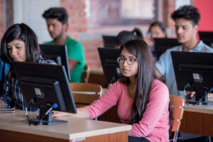 Read more about the article कंफडरेशन ऑफ इंडियन इंडस्ट्रीज (सीआईआई), वीबॉक्स और पीपल स्ट्रॉन्ग की ओर से जारी इस रिपोर्ट के अनुसार, भारत में रोजगार प्रतिशत 47 तक बढ़ा है. 57 प्रतिशत इंजीनियरिंग छात्रों को रोजगार के काबिल बताया गया है. Engineering Jobs: 57% of engineering graduates are fit to hiring, rajasthan is number two