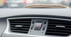 Read more about the article Car Knowledge: पूरी रात कार में AC चलाकर सो जाएं तो कितना तेल पी जाएगी गाड़ी?