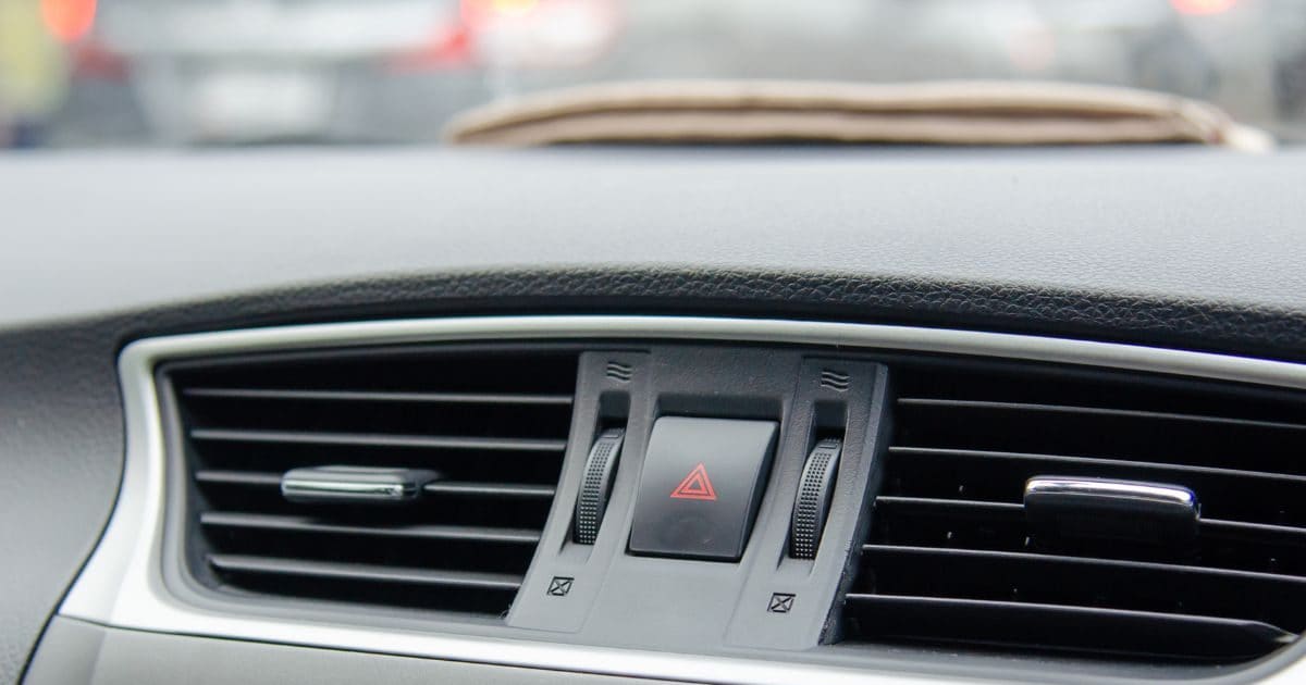 You are currently viewing Car Knowledge: पूरी रात कार में AC चलाकर सो जाएं तो कितना तेल पी जाएगी गाड़ी?