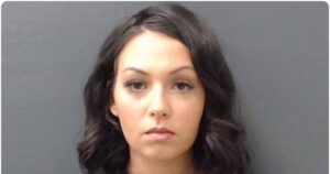 Read more about the article स्टूडेंट से महिला टीचर ने बनाया यौन संबंध, सब जानते हुए भी खामोश रहा पिता, ऐसे खुला राज, अब कोर्ट सुनाएगी सजा