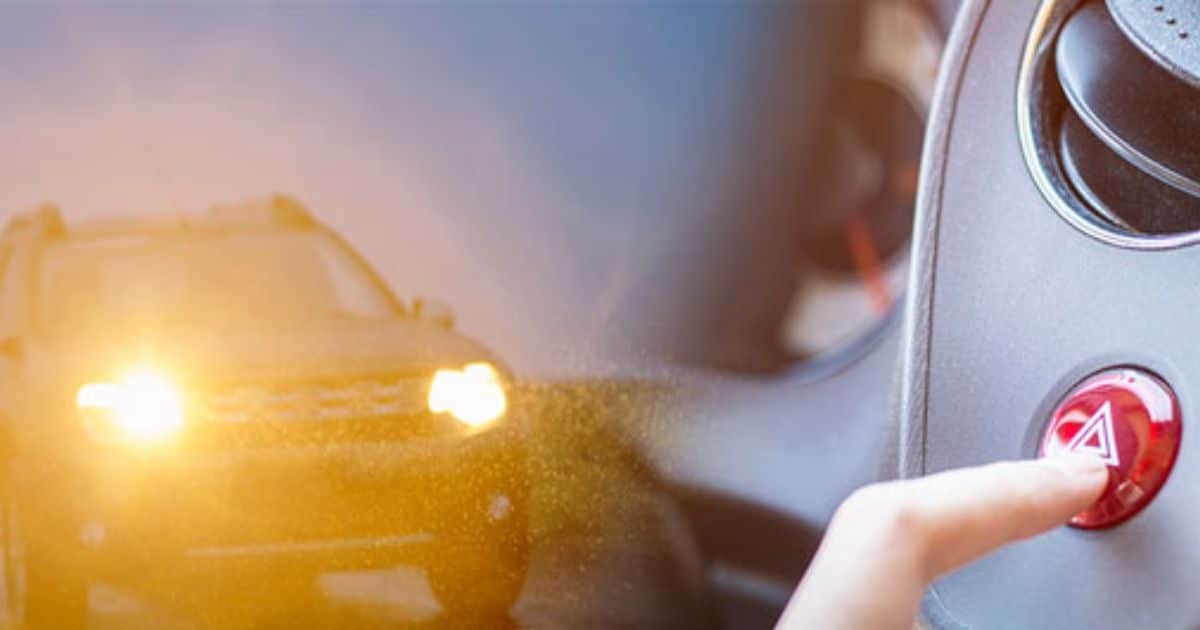 You are currently viewing गाड़ी में कब जलाना चाहिए हैजर्ड लाइट? शहर से लेकर गांव तक सब कर रहे ये गलती, 99% ड्राइवर नहीं जानते सही इस्तेमाल – News18 हिंदी