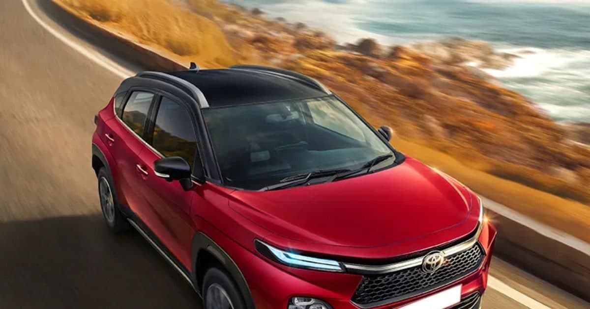 You are currently viewing Toyota Urban Cruiser Taisor: इस कार की इतनी डिमांड, बनाते-बनाते हांफ गई कंपनी, मारुति फ्रॉन्क्स की है जुड़वा बहन