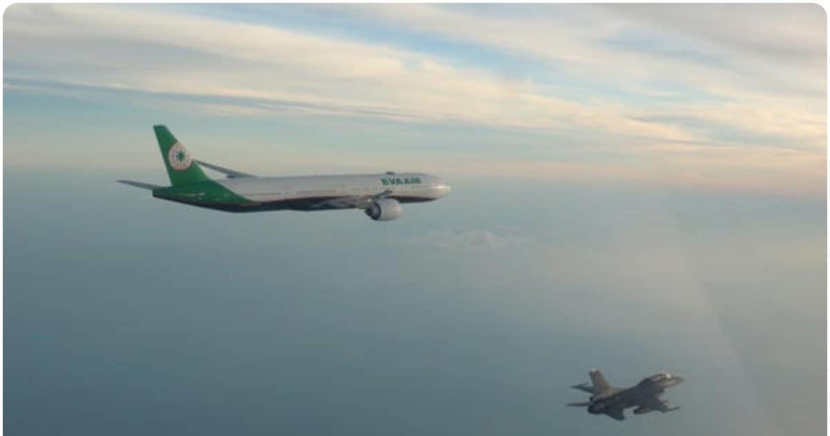 You are currently viewing किस फ्लाइट की हिफाजत के लिए ताइवान ने तैनात कर दिए F-16 फाइटर जेट? आखिर कौन आ रहा था उसमें