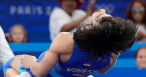 Read more about the article विनेश फोगाट क्यों हो गईं डिस्क्वालीफाई? ओलंपिक में वजन मापने का क्या है नियम, क्या वह मेडल बचा सकती थीं? जानिए सबकुछ