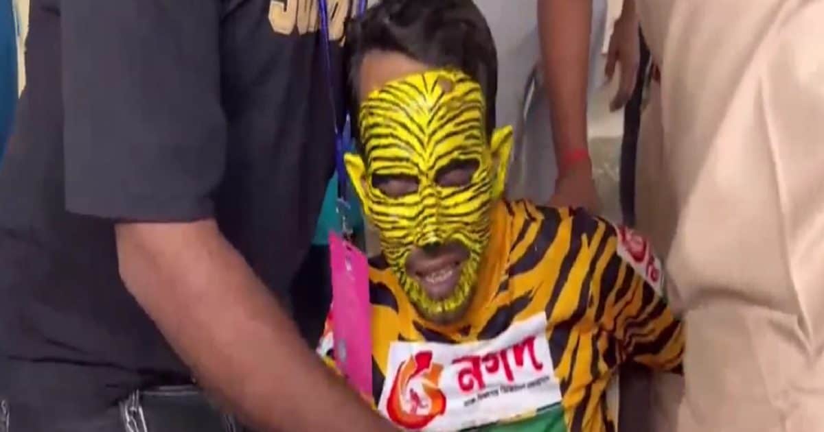 You are currently viewing IND vs BAN: भारत का मैच देखने आया था बांग्लादेशी फैन, भीड़ ने किया कुछ ऐसा, मौके पर पहुंची पुलिस