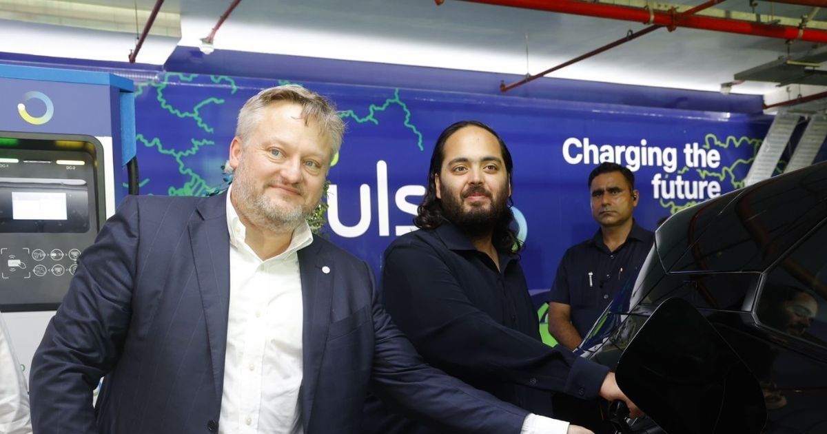 You are currently viewing अनंत अंबानी और मरे ऑचिनक्लॉस ने किया Jio-bp के 500वें EV-चार्जिंग स्टेशन का उद्घाटन