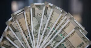 Read more about the article मिल गया दिवाली बोनस का पैसा, बेवजह की खरीदारी पर न उड़ाएं, फायदे के लिए ऐसे करें इस्तेमाल