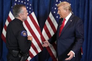 Read more about the article डोनाल्ड ट्रंप को सता रहा ईरान से कैसा खतरा? चुनाव प्रचार के लिए मांग लिया कमला हैरिस जैसा विमान