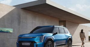 Read more about the article Kia EV9 Price: फुल चार्ज में जाइए दिल्ली से लखनऊ, Kia ने लॉन्च की 6-सीटर लग्जरी इलेक्ट्रिक एसयूवी