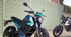 Read more about the article 95 KMPH की टाॅप स्पीड, 175 KM की रेंज, इस इलेक्ट्रिक बाइक की कीमत स्प्लेंडर से भी कम!