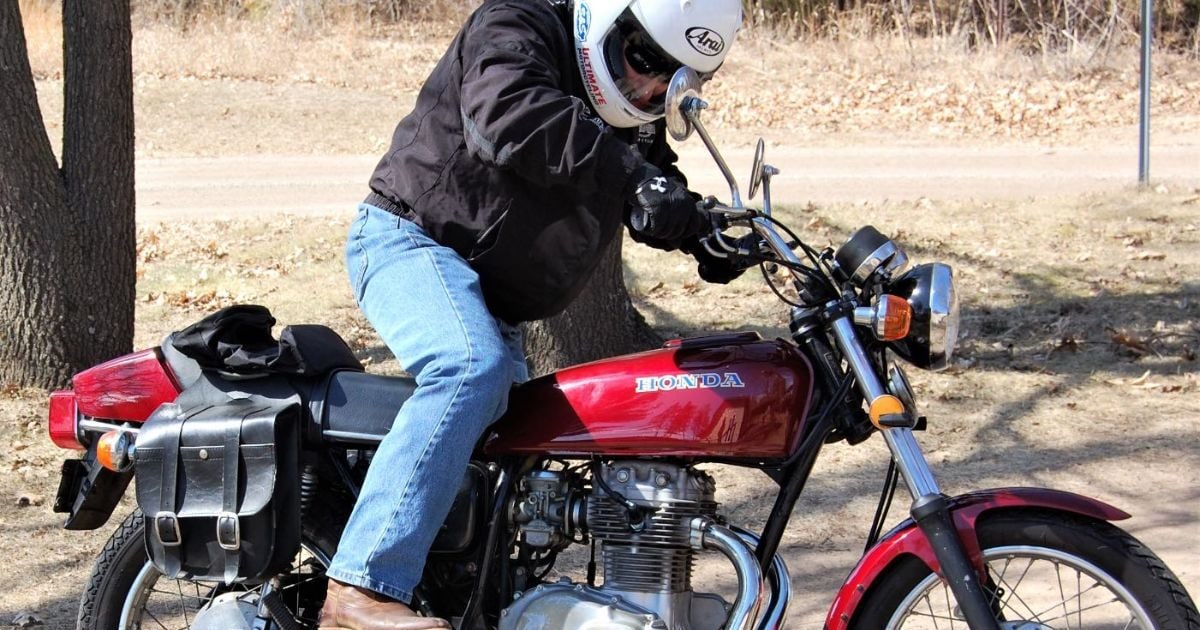 You are currently viewing बढ़ानी है बाइक के इंजन की लाइफ, तो सुबह उठकर ये 3 गलतियां कर दें बंद