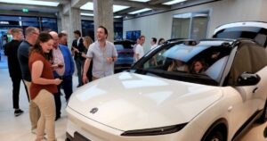 Read more about the article चीन में खस्ताहाल यूरोपियन कार कंपनियां, खुद के देश में भी फैक्ट्री बंद करने की आई नौबत, मुनाफा 64% गिरा