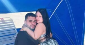 Read more about the article ‘सनकी है क्या, बेटी संग कौन करता है रोमांस?’, सड़क पर इस कपल को देख लोग करते हैं ऐसे-ऐसे कमेंट!