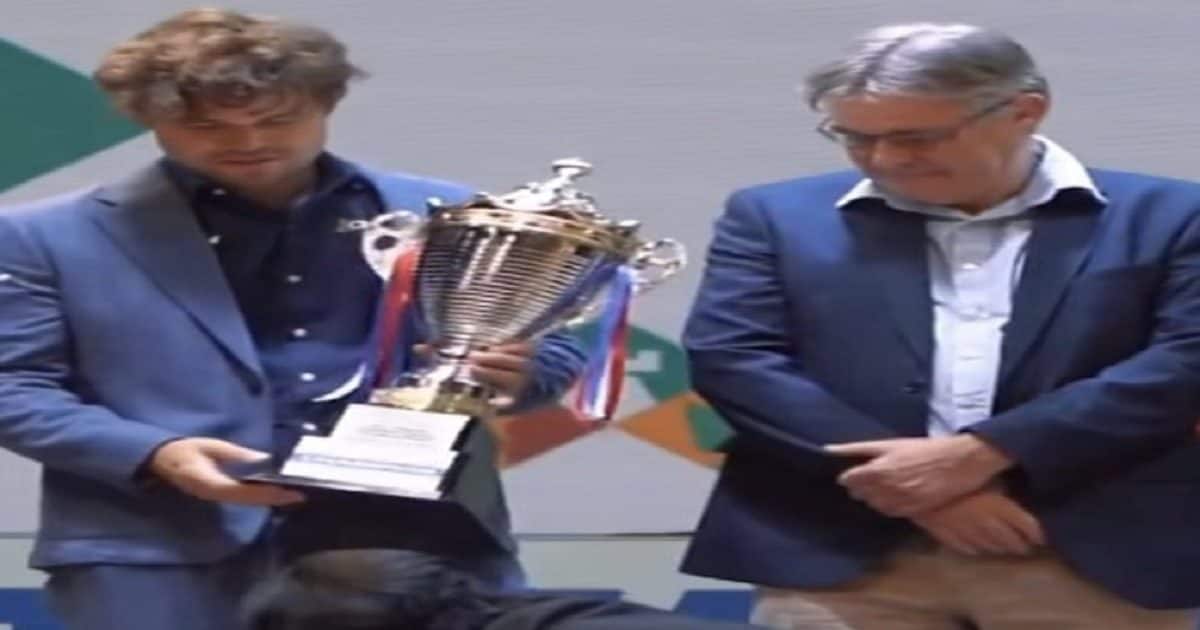 You are currently viewing चेस फेस्टिवल में इंडियन खिलाड़ी ने पेश की भारतीय संस्कृति की मिसाल, दिग्गज का पैर छूकर लिया आशीर्वाद, VIDEO