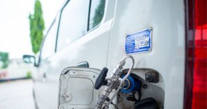 Read more about the article कार में आफ्टर मार्केट लगवा रहे हैं सीएनजी किट? इन बातों का रखें ध्यान