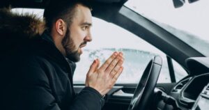 Read more about the article सर्दियों में कार के अंदर चलाते हैं हीटर, जान लीजिए सही टेम्प्रेचर, नहीं खराब होगी तबियत