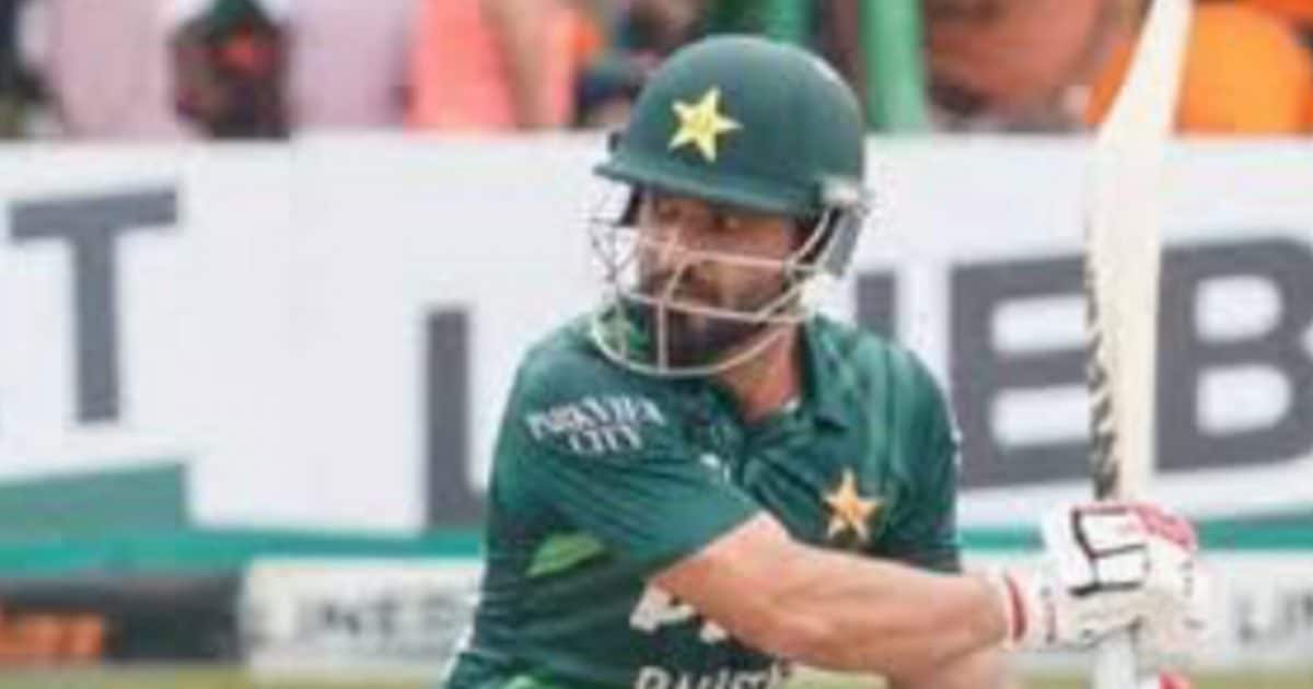 You are currently viewing Who is Kamran Ghulam: बाबर आजम ने जिसके साथ किया था ‘अन्याय’, उसने जीता सभी का दिल