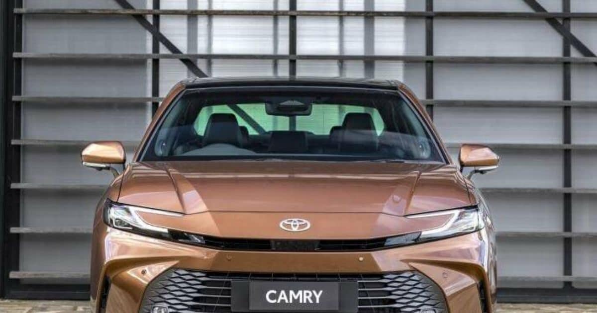 You are currently viewing लाॅन्च हुई 25 Kmpl की माइलेज देने वाली टोयोटा की कार, डिजाइन देखते ही बन जाएंगे दीवाने, कीमत भी जान लें