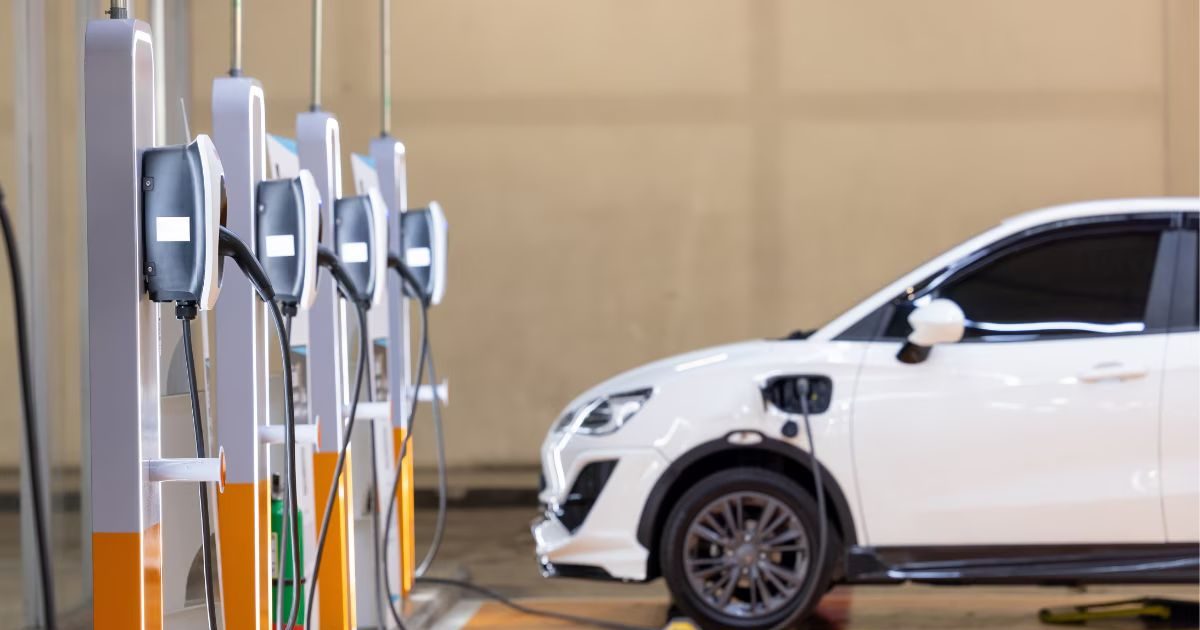 You are currently viewing Electric Vehicles Advantages: क्या इलेक्ट्रिक गाड़ियां खरीदना है बेस्ट ऑप्शन, गलत कार तो नहीं खरीद रहे आप? एक्सपर्ट ने दे दी सारी जानकारी