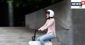 Read more about the article foldable scooter launched in auto expo india it weighs 19kg and can carry a 120kg person | देखा है कहीं फोल्‍डेबल स्‍कूटर? तो अब देख लीज‍िए; 19kg वजन है और ढो सकता है 120kg का इंसान | Hindi news, auto news