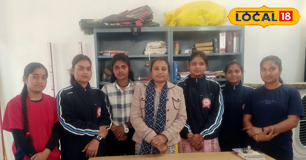 You are currently viewing Women Wrestling: गांव की मिट्टी से अखाड़े तक… बेटियों ने रच दिया इतिहास! हर तरफ जश्न का माहौल