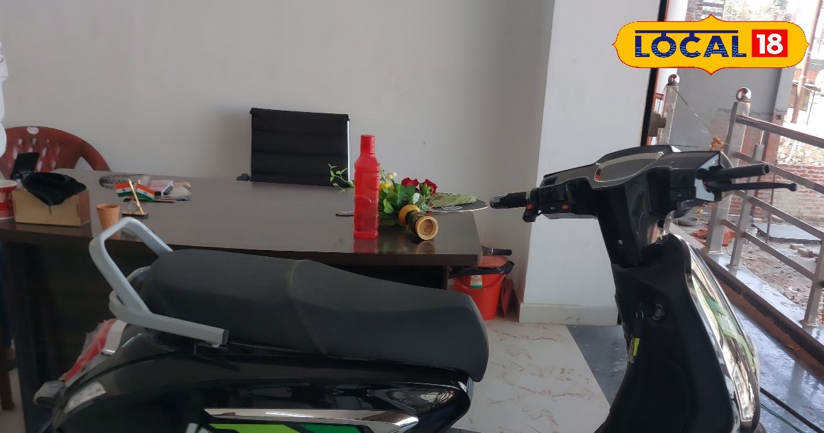 You are currently viewing Vespa Scooty Price: 25 रुपये में 120 KM चलेगी ये धांसू स्कूटी…होली पर मिल रहा 10 हजार का डिस्काउंट, धमाकेदार हैं फीचर्स