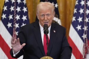 Read more about the article Donald Trump Tarrif News: डोनाल्ड ट्रंप ने विदेशी गाड़ियों पर 25% टैरिफ लगाया, अमेरिका को 100 बिलियन डॉलर का फायदा.