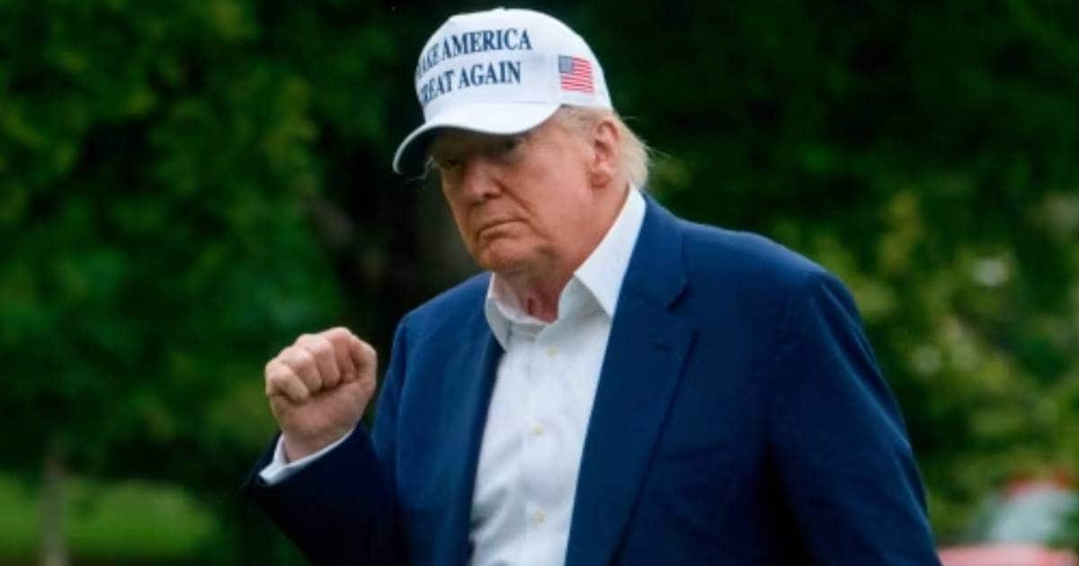 You are currently viewing बेस से जेट्स गायब, US वॉरशिप की भी हुई मूवमेंट… मिडिल-ईस्‍ट में कुछ बड़ा होने वाला है? ट्रंप ने बढ़ाई टेंशन