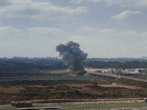 Read more about the article Israel Iran War LIVE Video Update; Tel Aviv Tehran Missile Attacks Photos | Netanyahu Khamenei Trump | ईरानी सुप्रीम लीडर ने जंग का ऐलान किया: ईरान ने इजराइल पर कई मिसाइलें दागी; अमेरिका मिडिल ईस्ट में फाइटर जेट्स भेजेगा