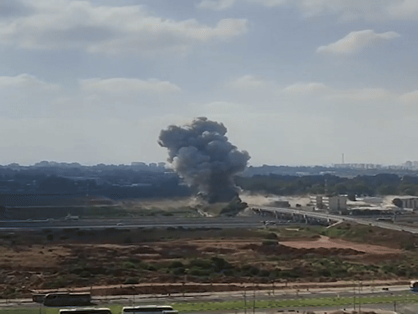 You are currently viewing Israel Iran War LIVE Video Update; Tel Aviv Tehran Missile Attacks Photos | Netanyahu Khamenei Trump | ईरानी सुप्रीम लीडर ने जंग का ऐलान किया: ईरान ने इजराइल पर कई मिसाइलें दागी; अमेरिका मिडिल ईस्ट में फाइटर जेट्स भेजेगा