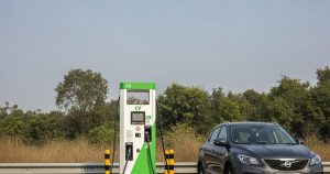 Read more about the article लखनऊ-आगरा एक्सप्रेसवे पर EV के लिए बड़ा कदम, यूपी सरकार लगाएगी 5 चार्जिंग स्टेशन; अब मिनटों में होगी फुल चार्च!