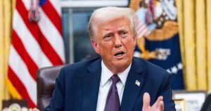 Read more about the article Donald Trump | Donald Trump Scolds Cameraman:देखकर तो चलो, कीमती आईना है … प्रेस कांफ्रेंस के बीच गुस्साए डोनाल्ड ट्रंप, कैमरामैन को डांट दिया