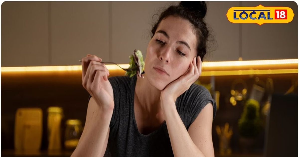 You are currently viewing देर रात खाना खाने का नींद पर क्या होता है असर, जानें?