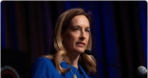 Read more about the article नेवी पायलट, सरकारी वकील और… कौन हैं डेमोक्रेट मिकी शेरिल? जो बनीं न्यू जर्सी की नई गवर्नर